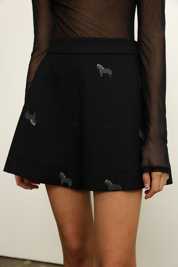 BLACK SHORTS WITH EMBROIDERED HORSES